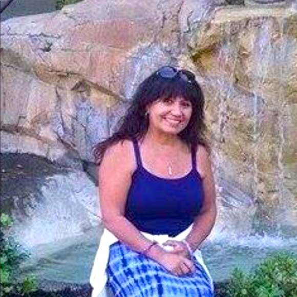 Meet your Posher, Linda - Picture 1 of 2